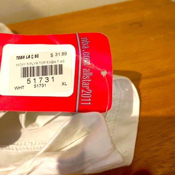 Short sleeve crew neck 2011 nba all star shirt featuring Disney characters - Picture 5 of 7